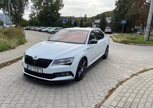 Skoda Superb cena 99999 przebieg: 143000, rok produkcji 2019 z Gdynia małe 56